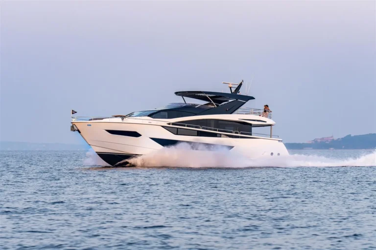Sunseeker 88 YACHT